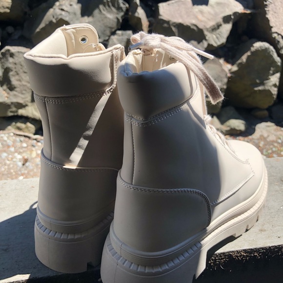 Shodazzel Tevos Women’s Cream Patent Leather Chunky Combat Boot Size 8.5 - Picture 7 of 12